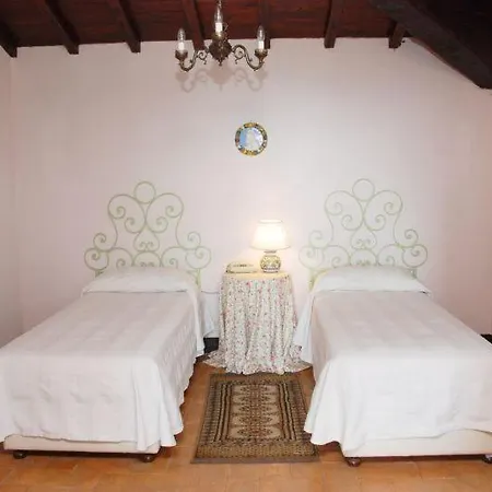 Sleeps 12 Pool Air Con Wifi Todi